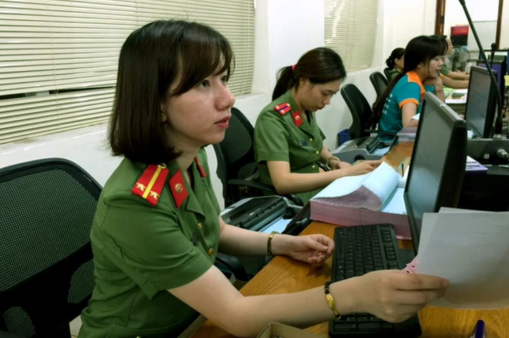 Khi đăng ký tạm trú Hà Nội phải xuất trình giấy tờ tùy thân